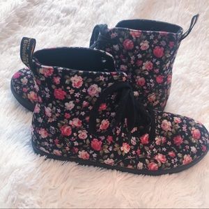 Canvas Floral Print Dr.Martins size 9 Boots